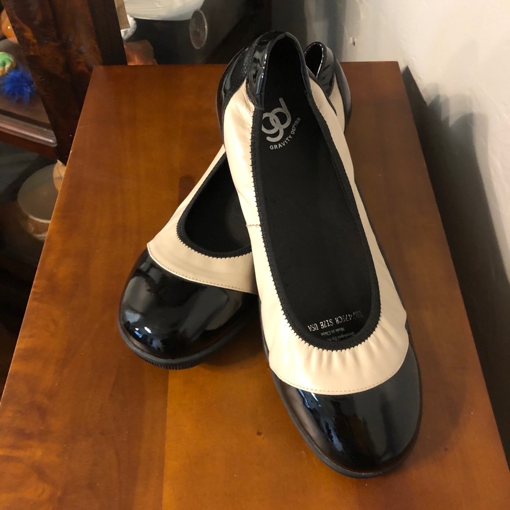 Gravity Defyer spectator shoes